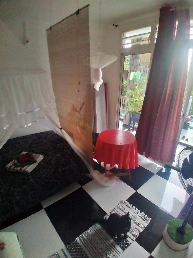 Chambre Avec Cuisine Et Sdb Semi-Privatives Separees Dans Un Ecrin De Verdure Les Abymes Bagian luar foto